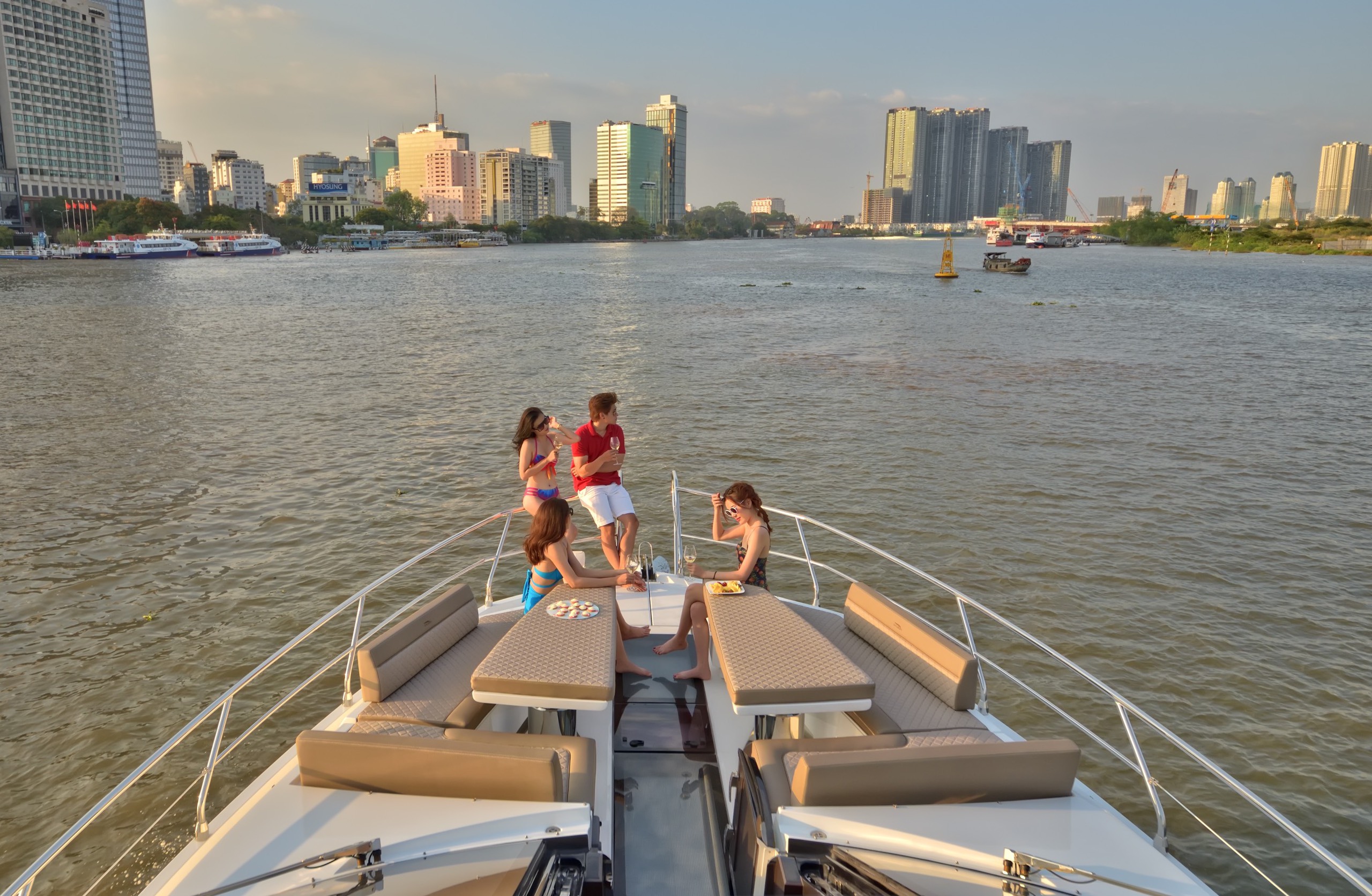 Tour ngắm hoàng hôn trên sông Sài Gòn bằng du thuyền 5 sao